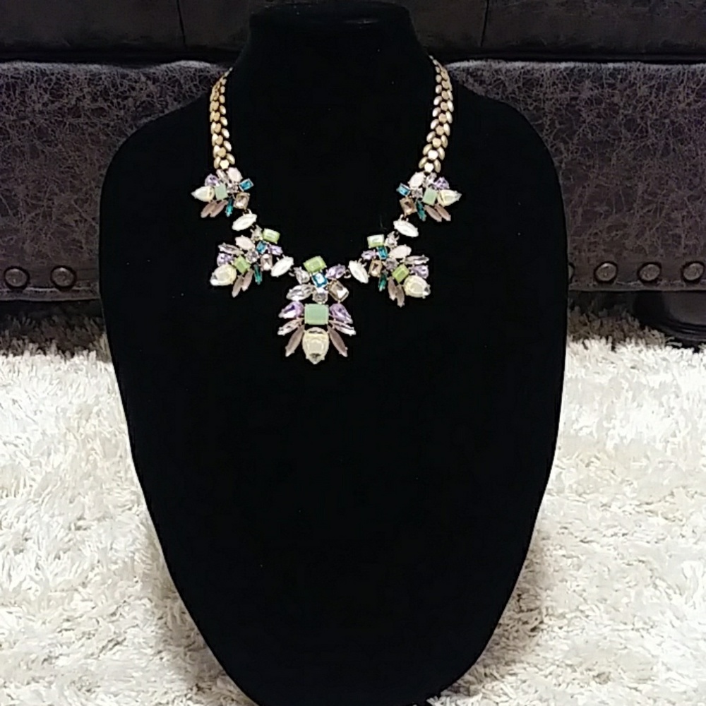 🌹🌹BEAUTIFUL MULTI-COLORED GEM NECKLACE